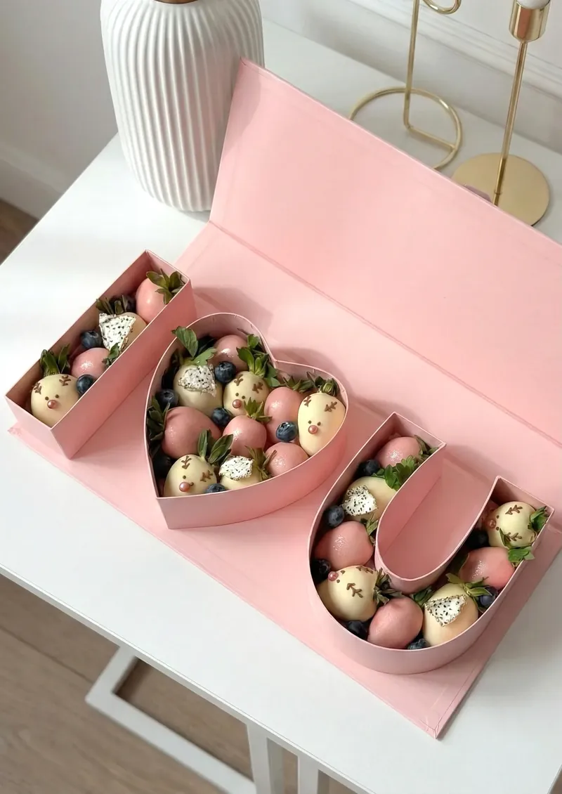 Композиция I Love You с клубникой