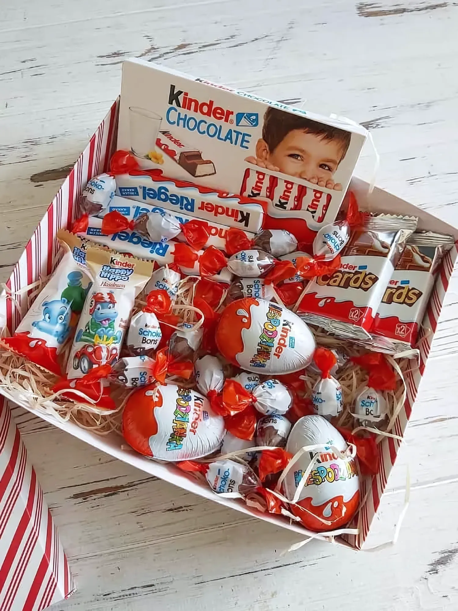 Kinder тәттілері бар қорап