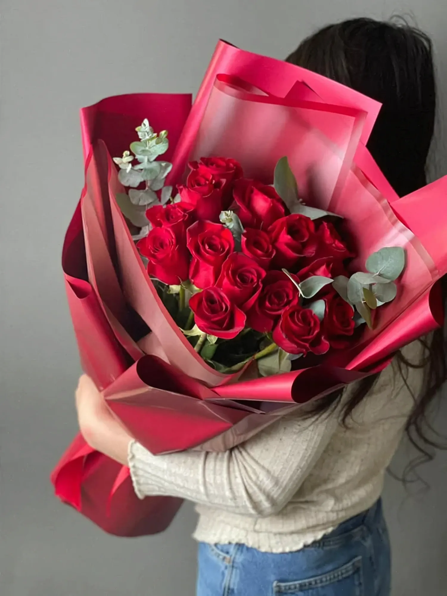 15 red roses