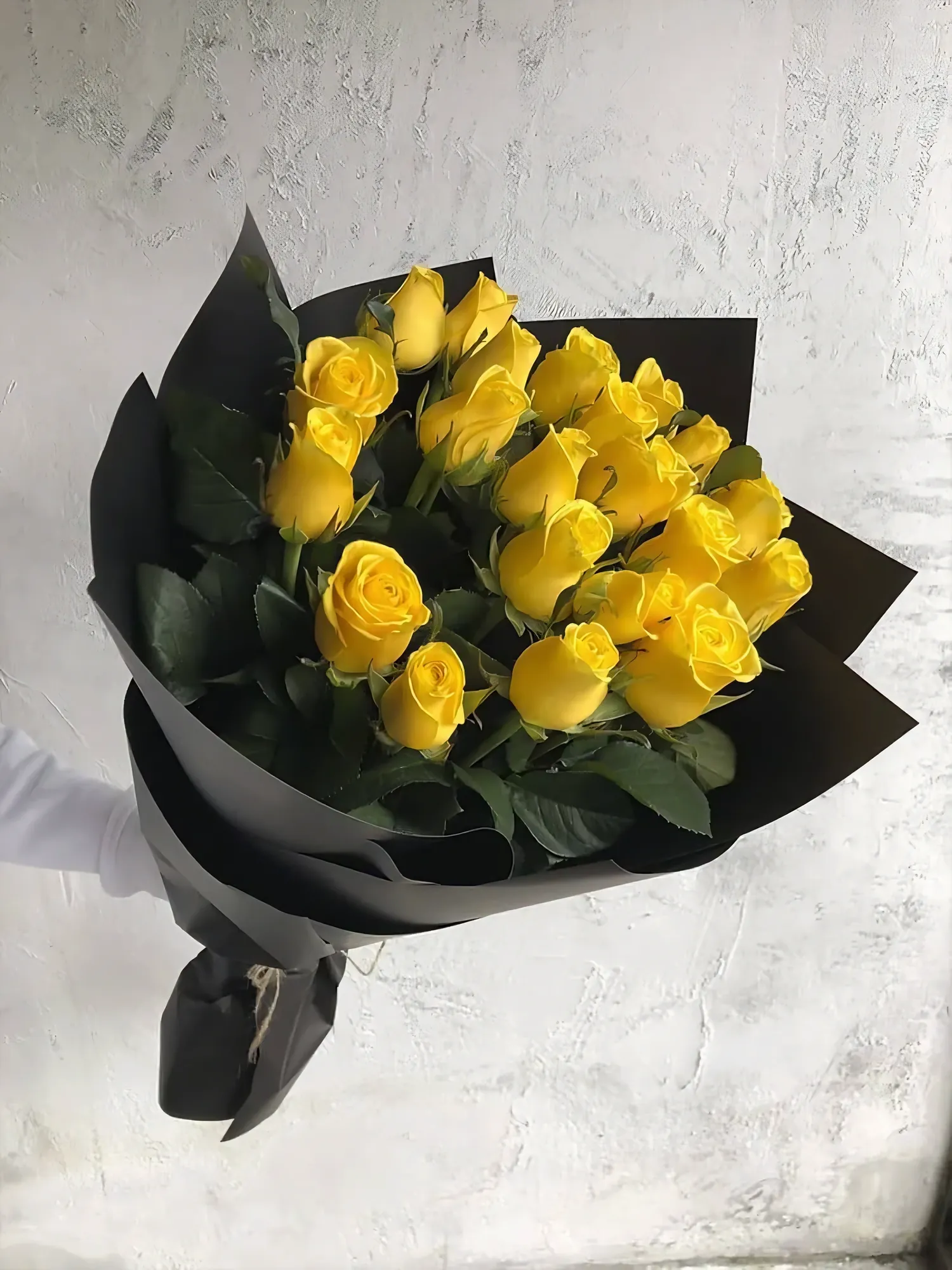 Bouquet of 25 yellow roses — photo 2