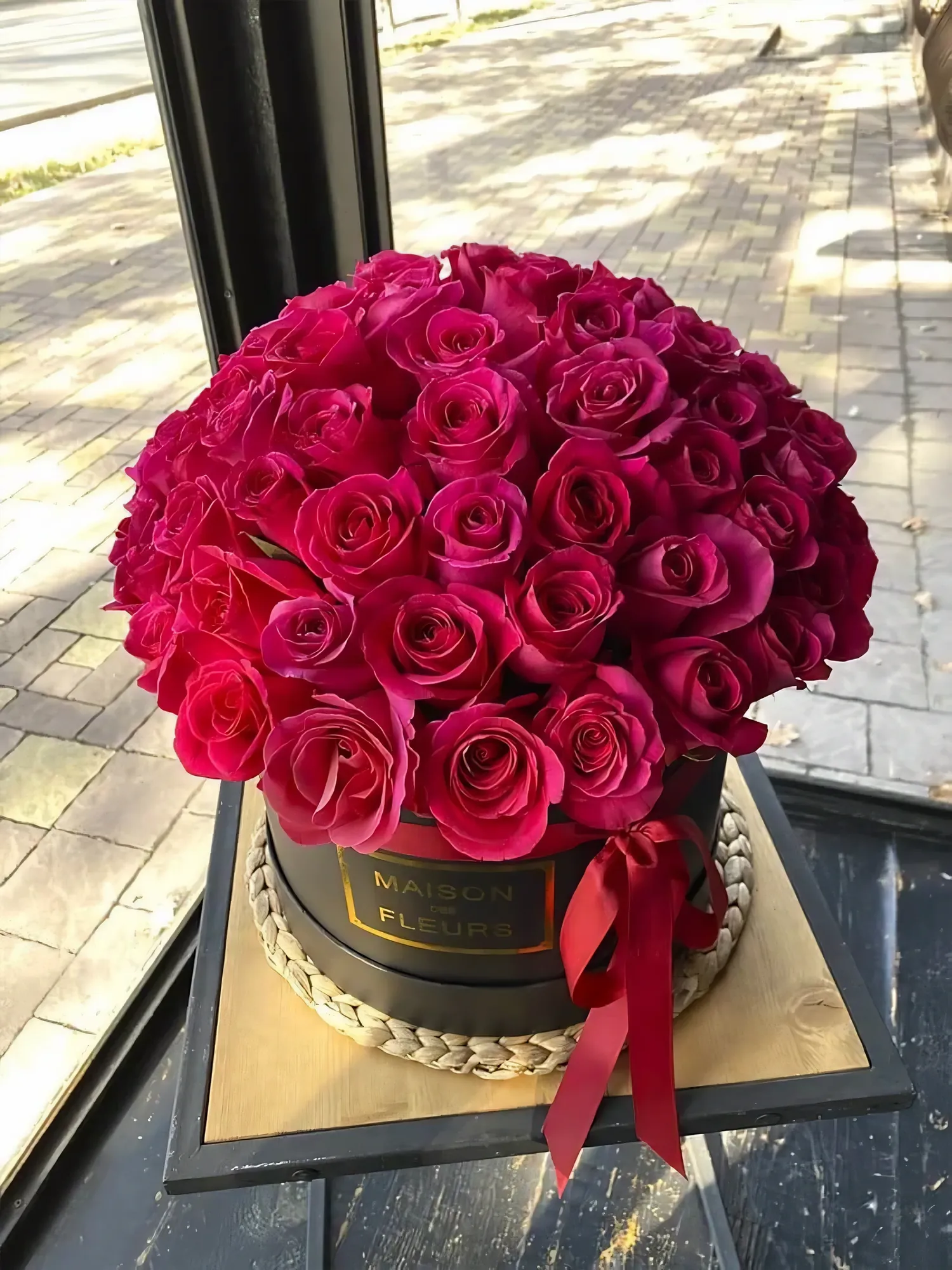 77 roses in a box — photo 2