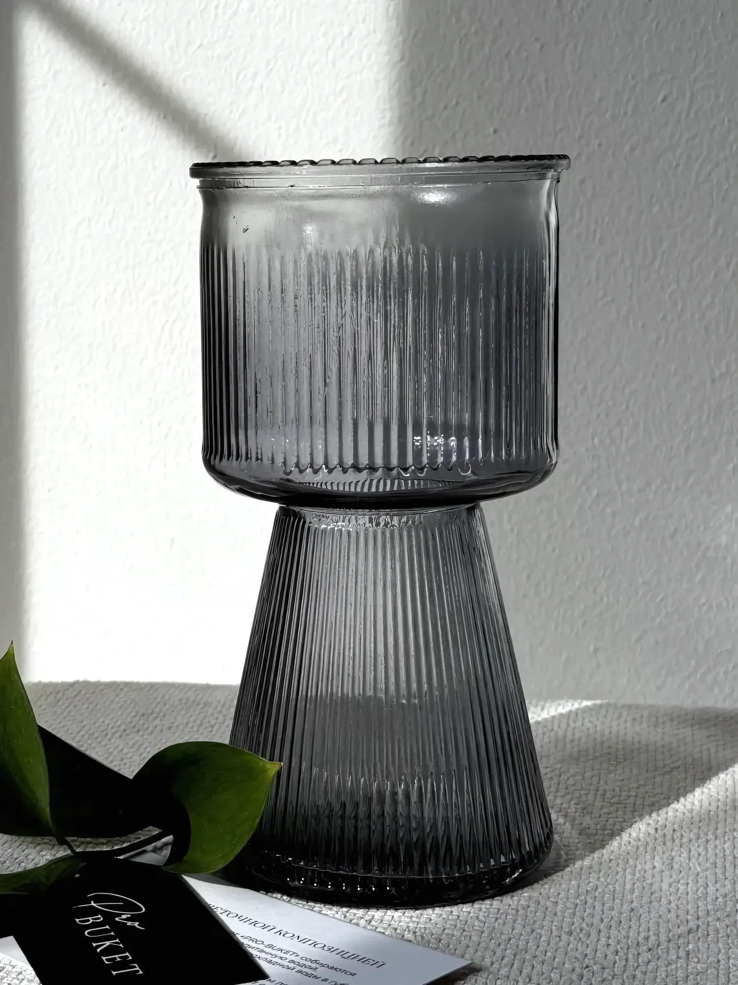 Vase Dance of Shadows