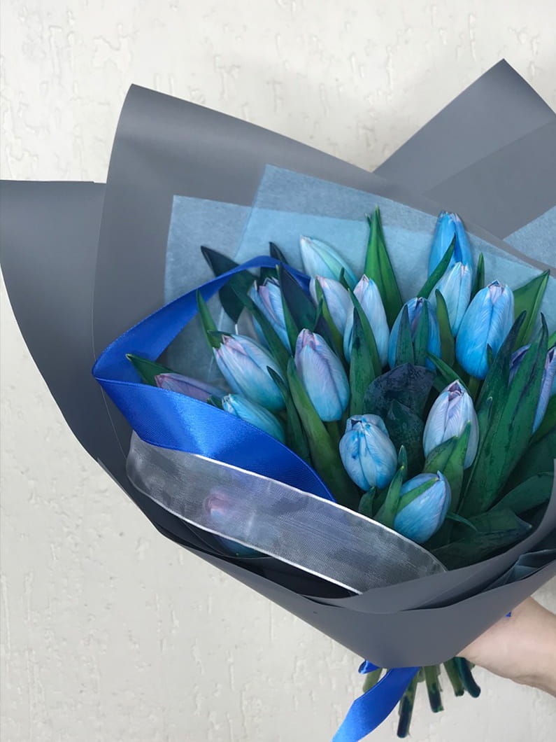 букет из синих тюльпанов