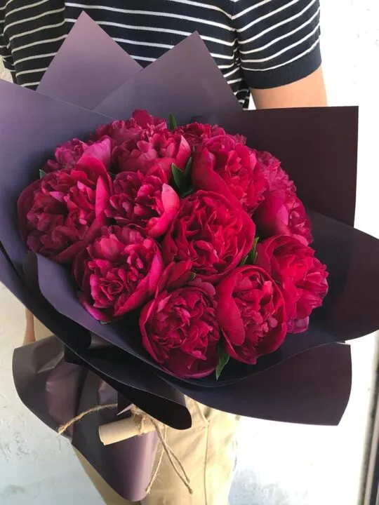 Букет из 15 пионов