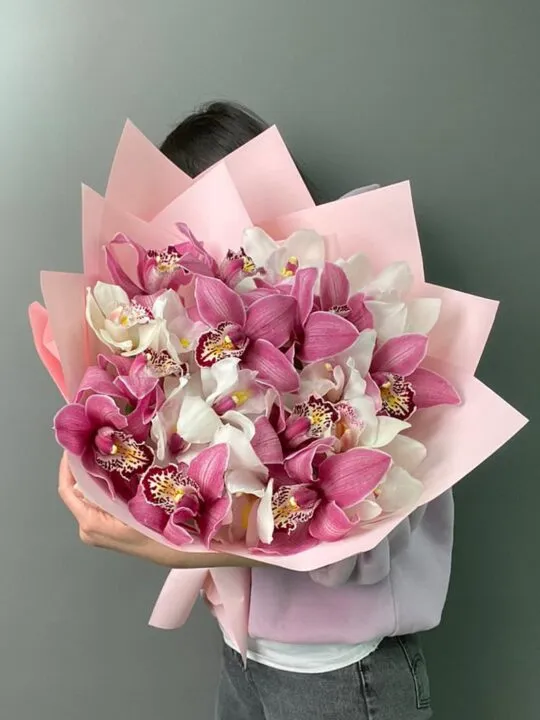 Букет из 21 орхидеи