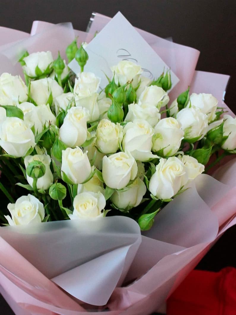 кустовые белые розы