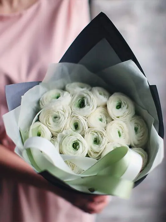 Белые ранункулюсы