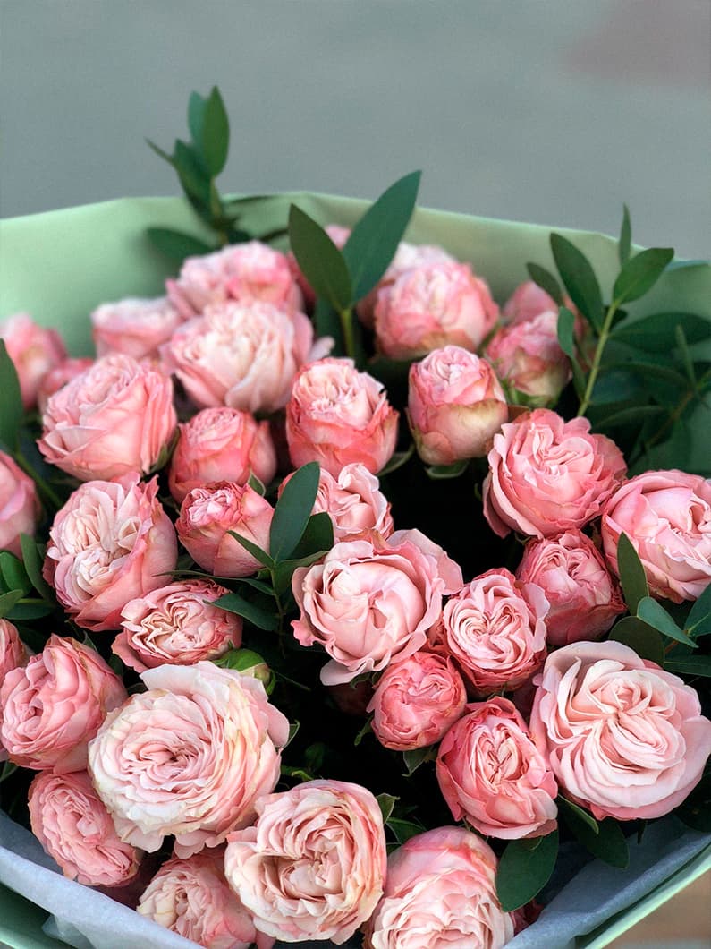 букет кустовых пионовидных роз