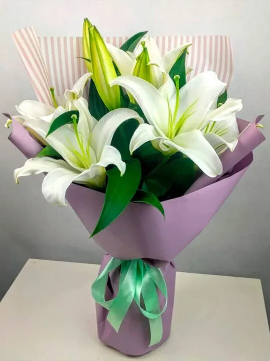 Букет из 5 лилий