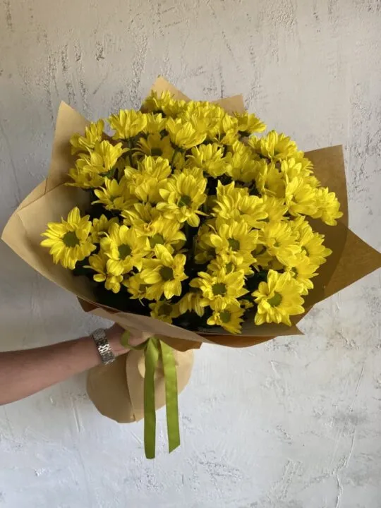 Букет из желтых хризантем