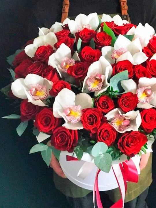 Букет из орхидей и роз