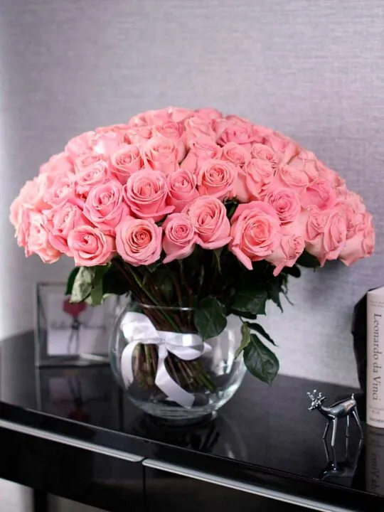 Розовые голландские розы