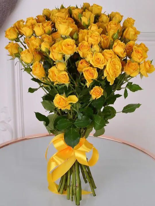 Желтые кустовые розы