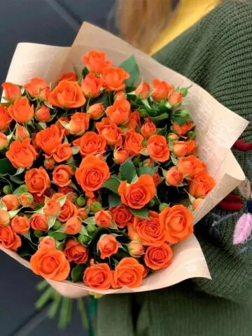 Кустовые розы оранжевые