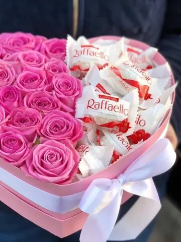 Сердце из роз и конфет