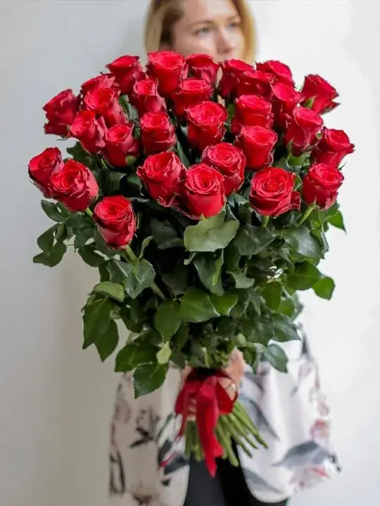 Букет из 29 красных роз