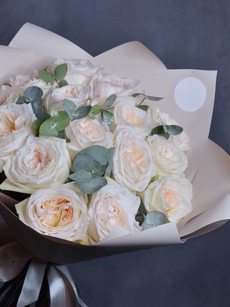 белые пионовидные розы white o'hara