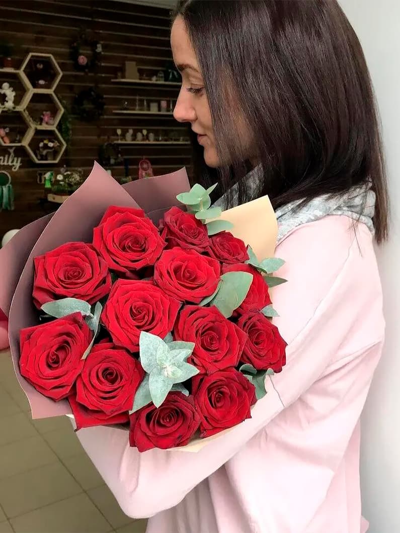 красные розы 50 см