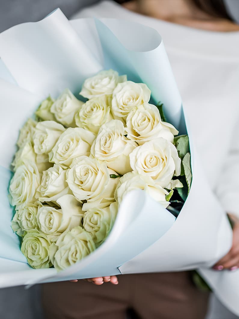 букет из 21 белой розы