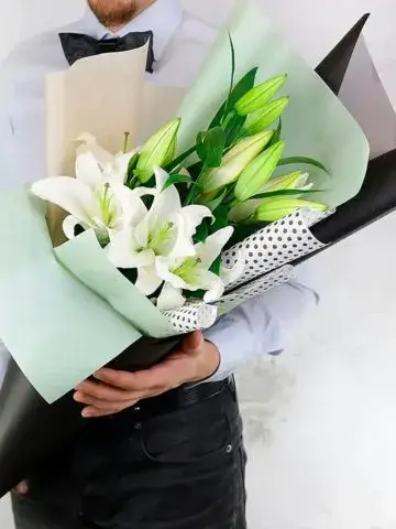 Букет из 3 белых лилий