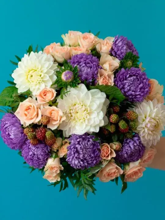 Букет из астр и георгин