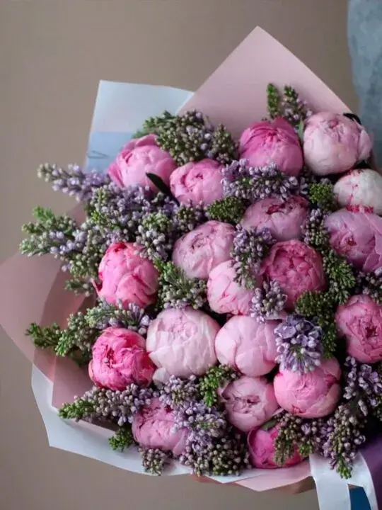 Букет из пионов и сирени