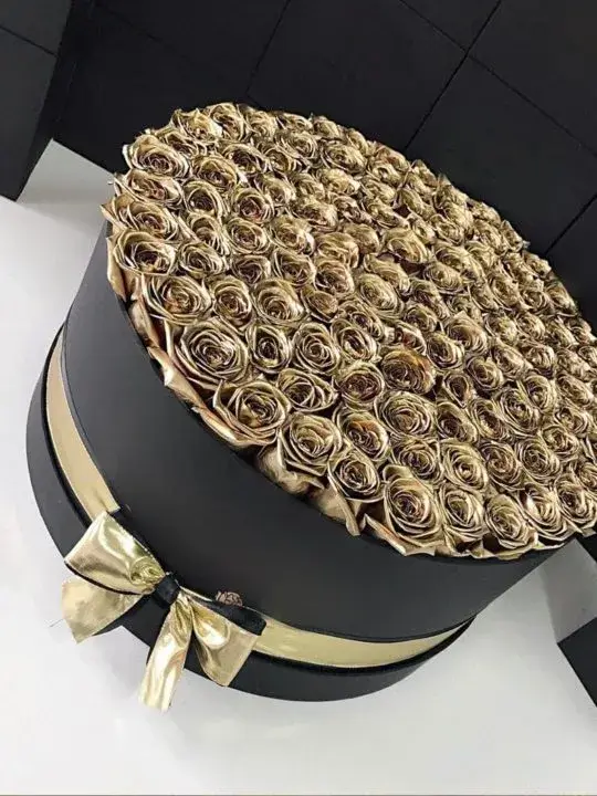 101 роза в шляпной коробке