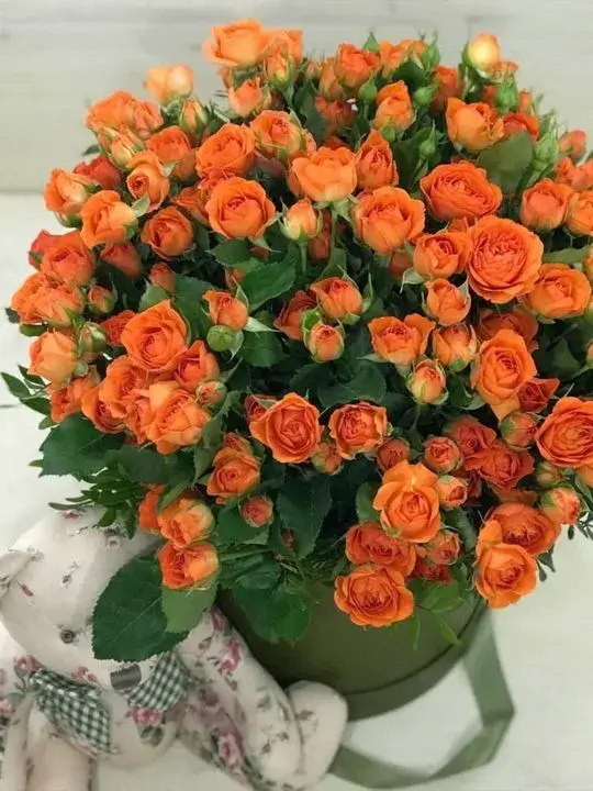 Композиция из оранжевых роз микс