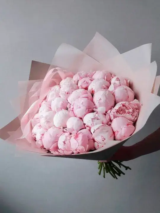 Букет из 39 пионов