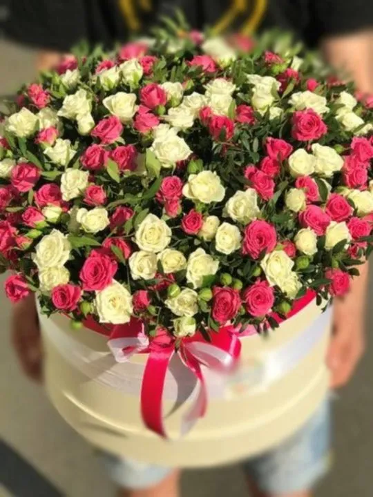 101 разноцветная роза в коробке