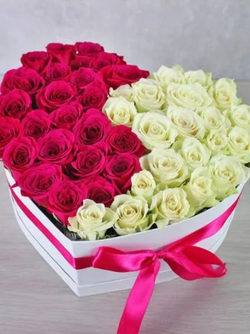 Сердце из роз: купить букет в форме сердца из роз в Москве с доставкой в Premium-Flowers