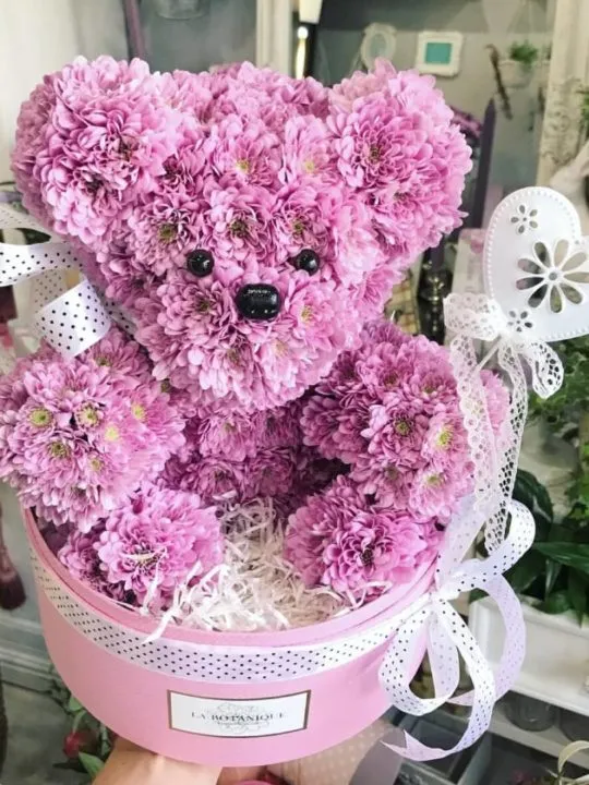 Мишка из хризантем