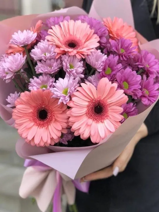 Букет из гербер и хризантем