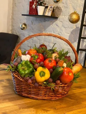 Овощной букет в корзине