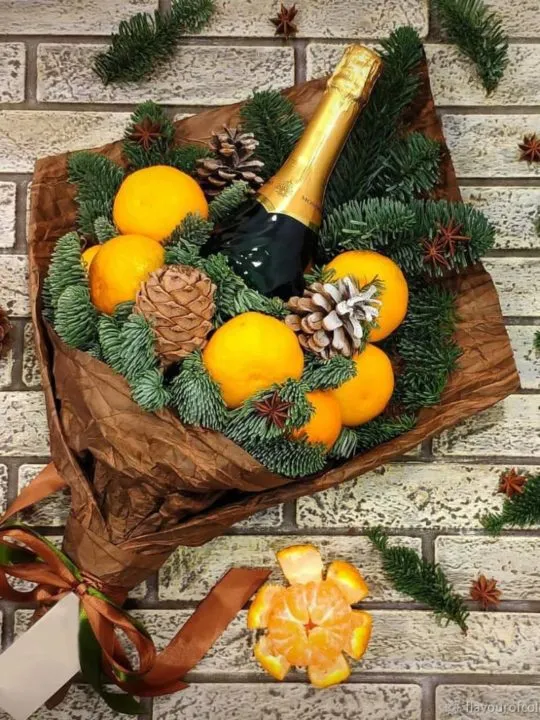 Букет с шампанским и фруктами