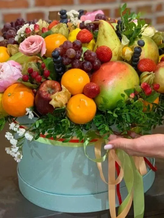 Композиция Фруктов много не бывает