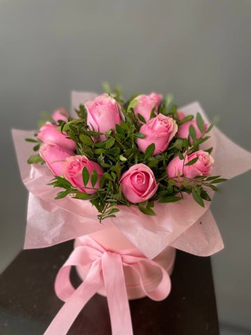 15 розовых роз в коробке видео