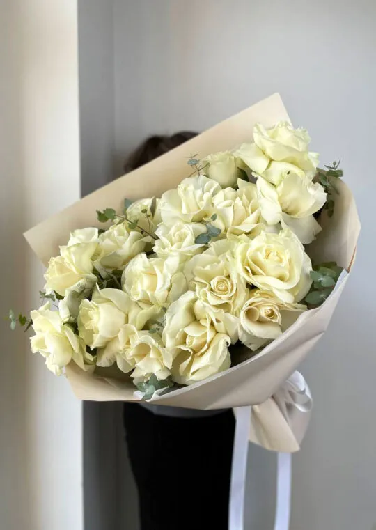 Букет из 19 нежных роз