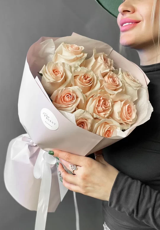 Букет из 11 персиковых роз