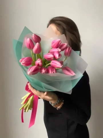 Букет из пионовидных розовых тюльпанов
