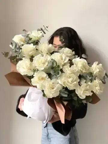15 роз в шляпной коробке