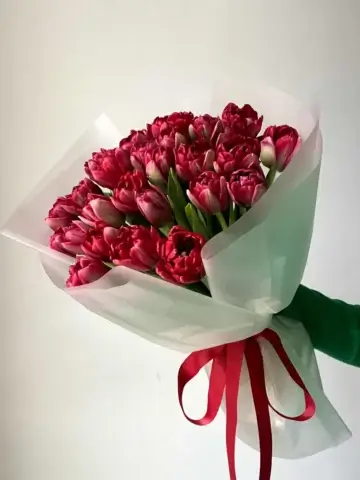 Букет из бордовых тюльпанов