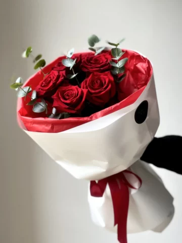 Букет из 5 красных роз