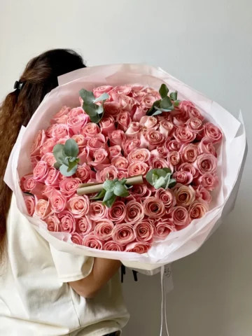 101 розовая роза