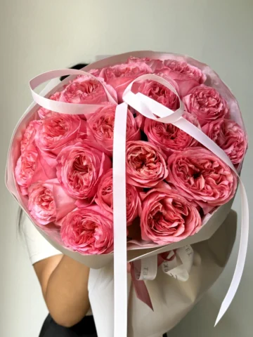 A bouquet of Pink Expression roses