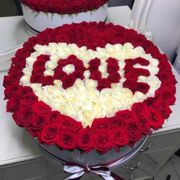 Композиция из 201 розы Love