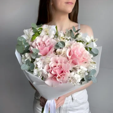 Bouquet of delicate alstromerias and roses