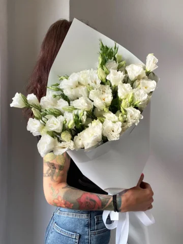 A bouquet of lisianthus