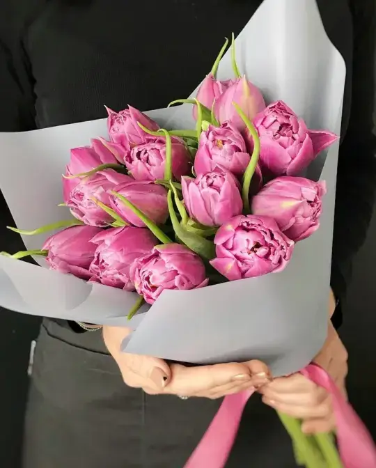 15 розовых пионовидных тюльпанов