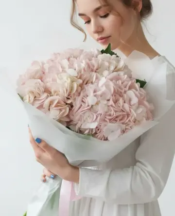 Bouquet of 3 pink hydrangeas